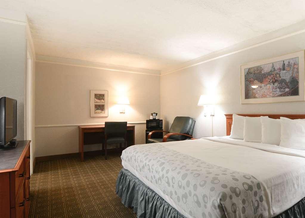 Hotel Budget Host Inn- Medical Center 2*