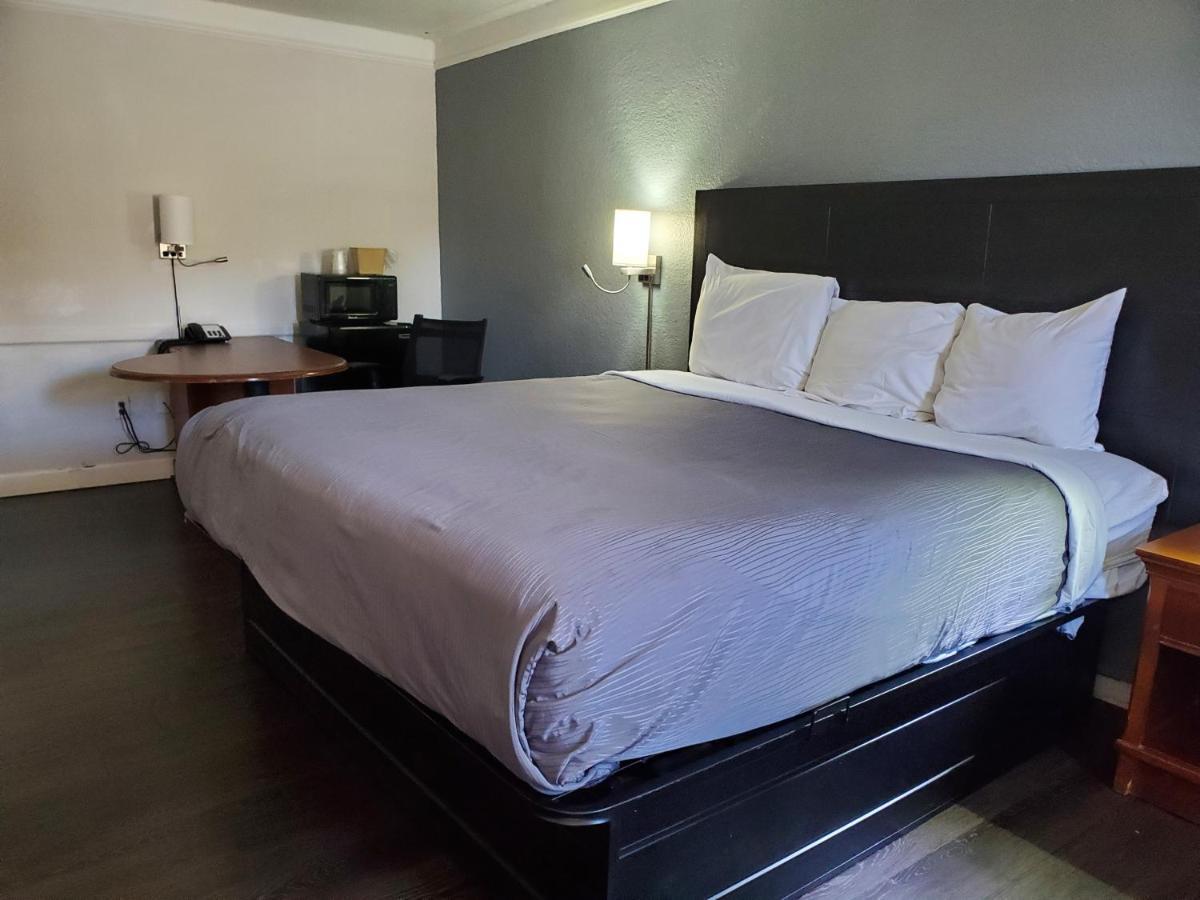 Budget Host Inn- Medical Center