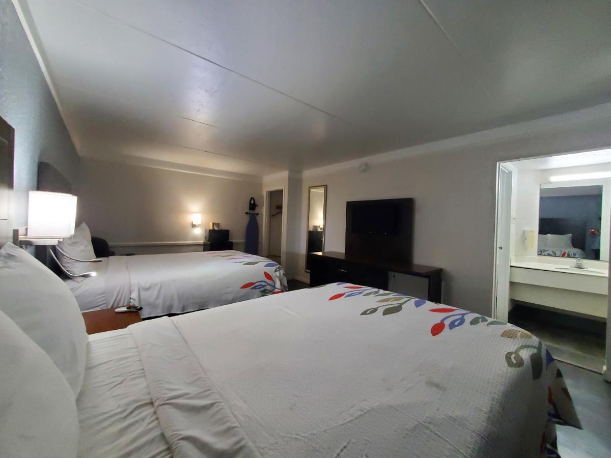 Hotel Budget Host Inn- Medical Center 2*